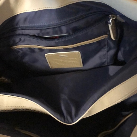 Tumi purse. 18in Wide x 10in tall - Picture 4 of 8